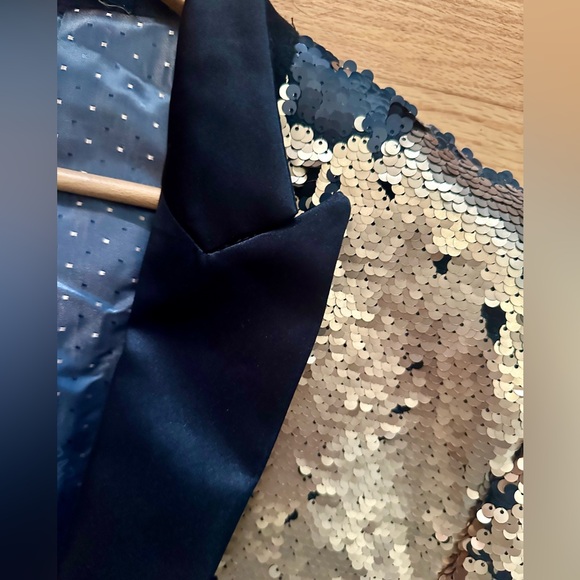 Sequin Tuxedo jacket (sequins reverse gold/black) like new - Picture 2 of 7